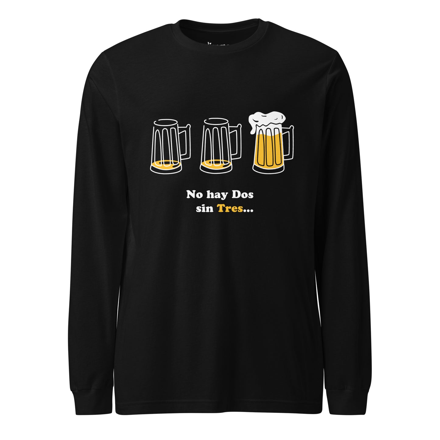 Camiseta negra de manga larga con tres jarras de cerveza y el texto "No hay Dos sin Tres..."