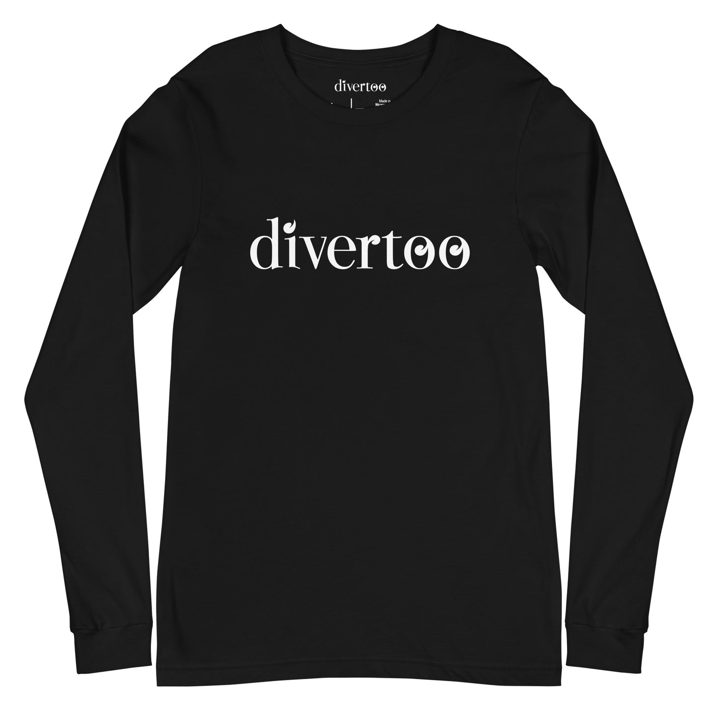 Camiseta negra de manga larga con el logotipo de  "divertoo" impresa en la parte delantera en blanco.