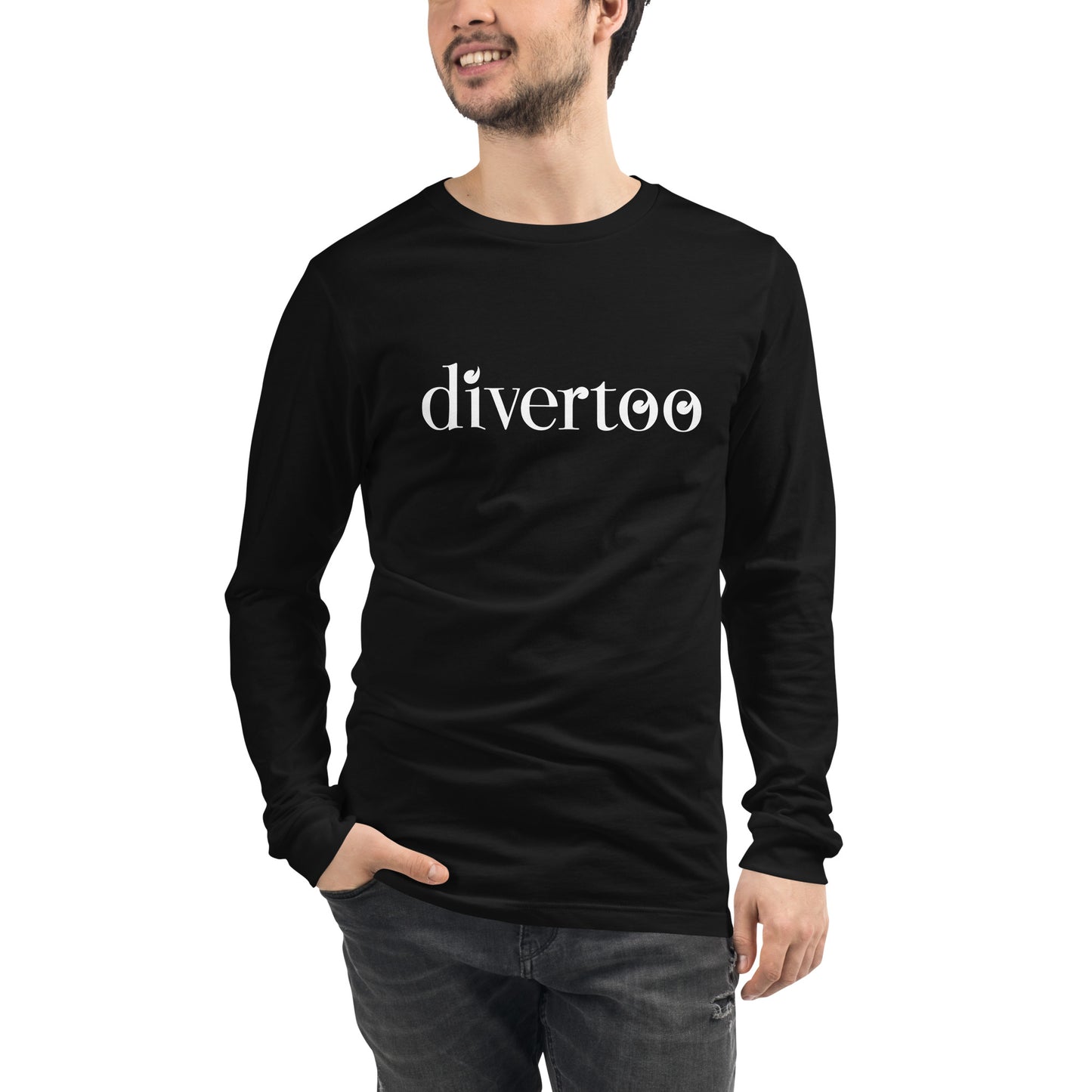 Camiseta negra de manga larga con el logotipo de  "divertoo" impresa en la parte delantera en blanco.