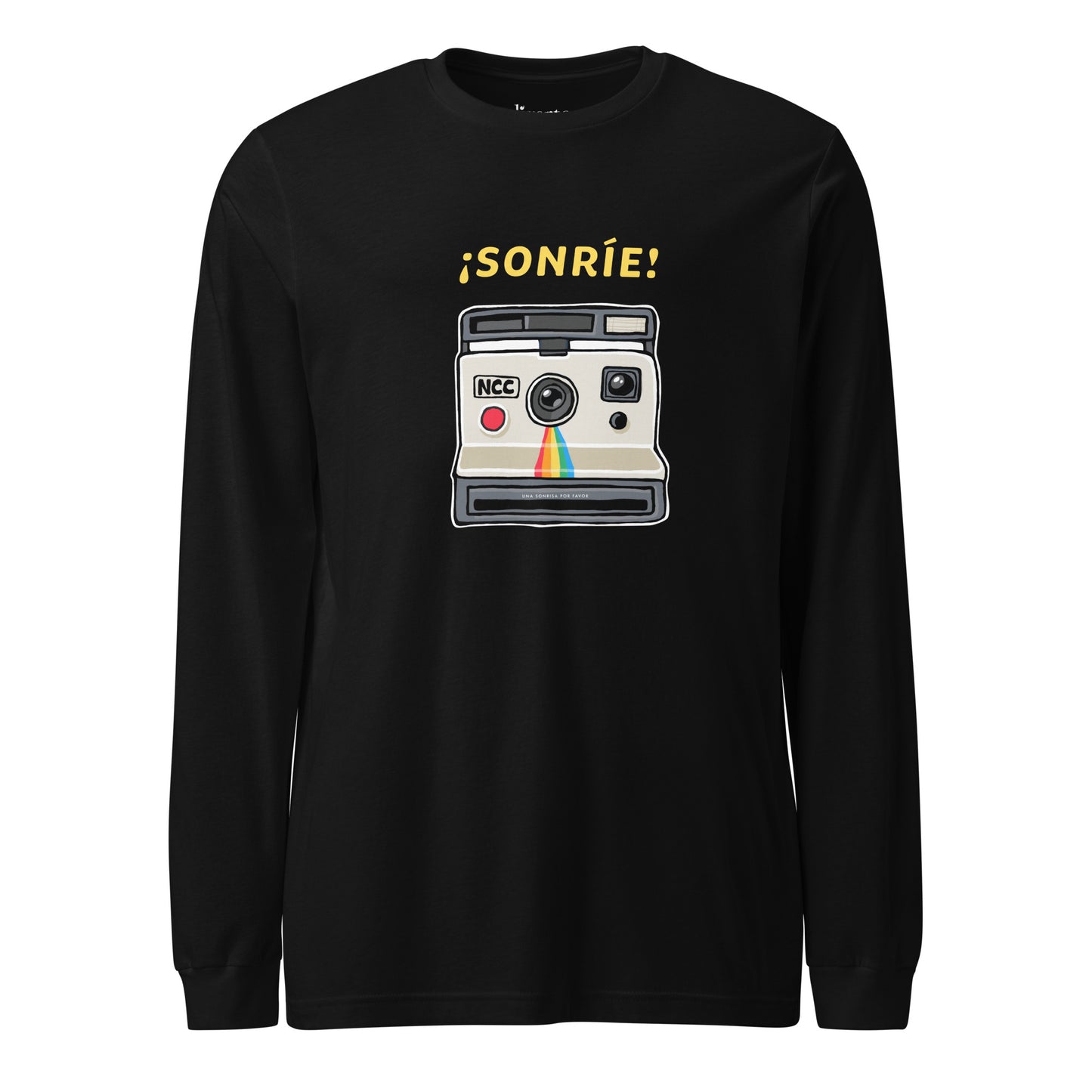 Camiseta negra de manga larga con una ilustración de cámara vintage con el texto '¡SONRÍE!'