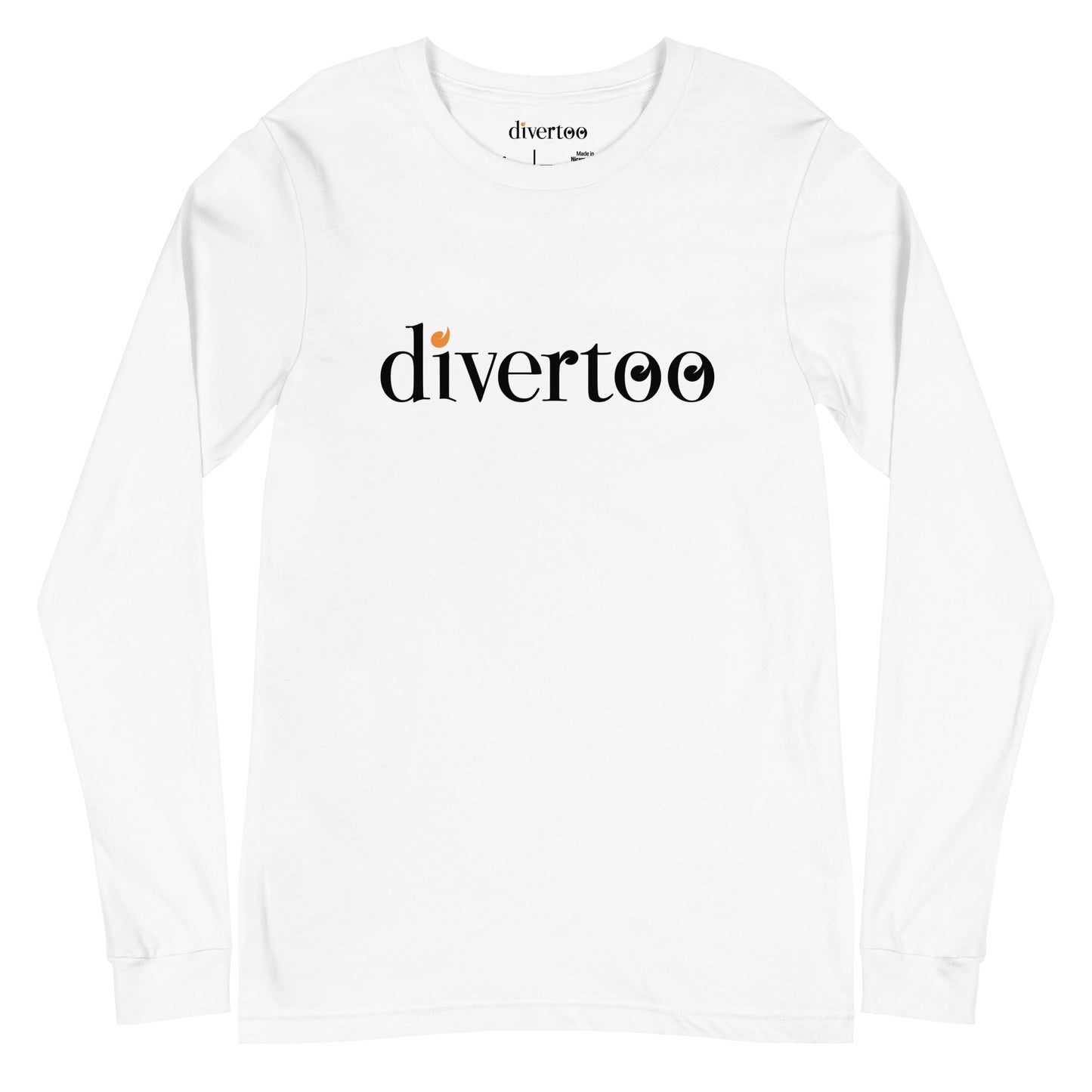 Camiseta manga larga blanca con el logotipo de divertoo, con el punto de la "i" de color naranja.